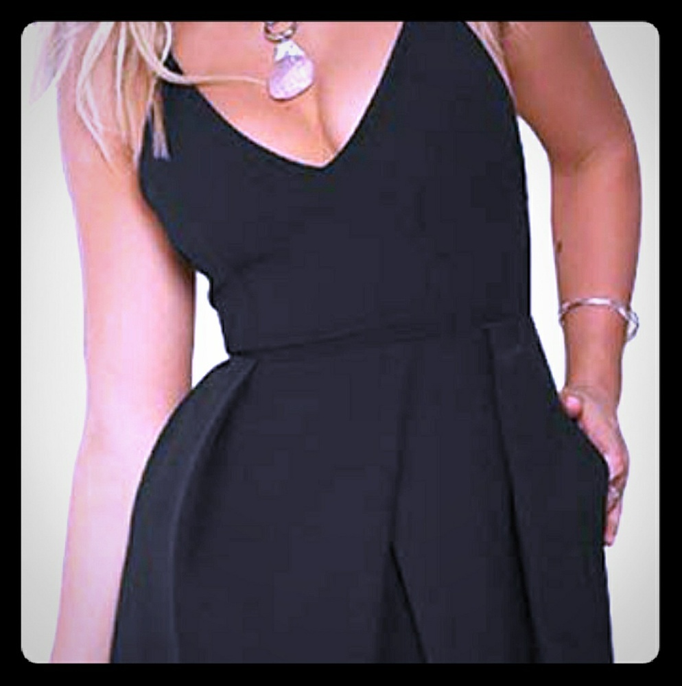 EliaCher Small 4-6 Black Midi Dress